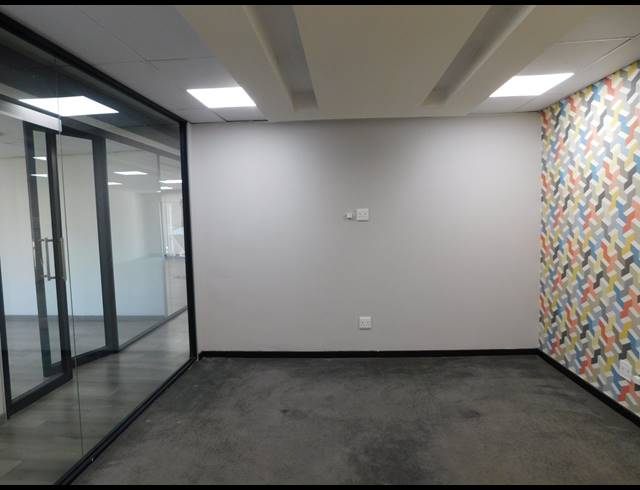 188M² OFFICE TO LET IN HYDE PARK